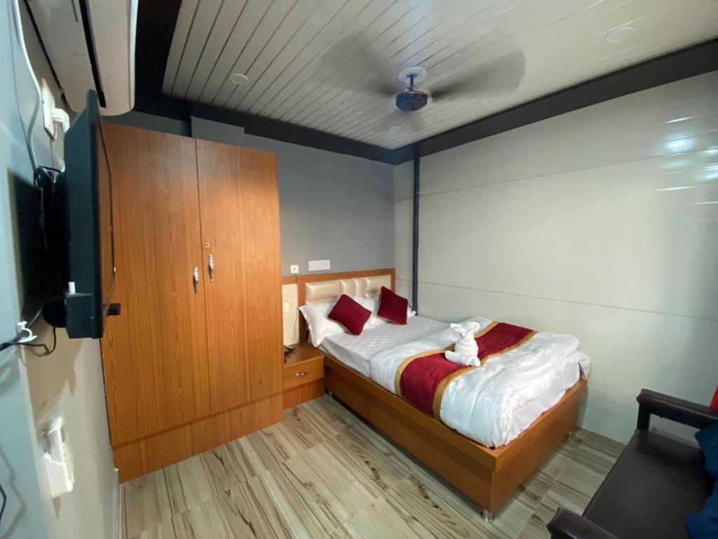 Hotel Kjs Inn Bahasi Bagian luar foto